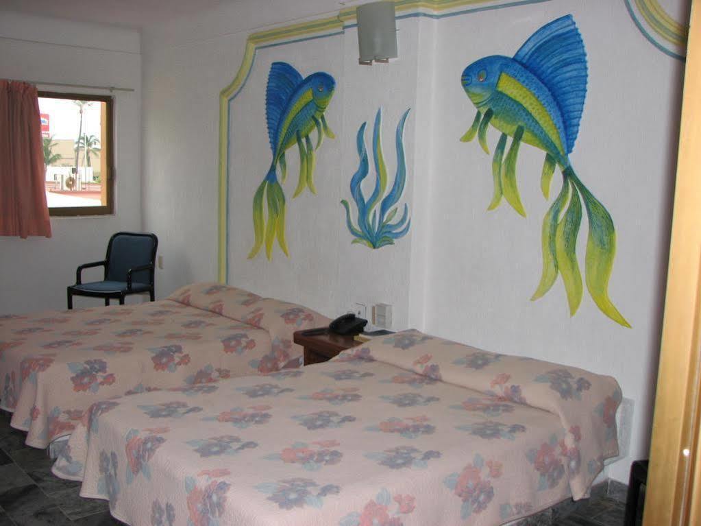 Hotel Y Suites Plaza מנסניו מראה חיצוני תמונה