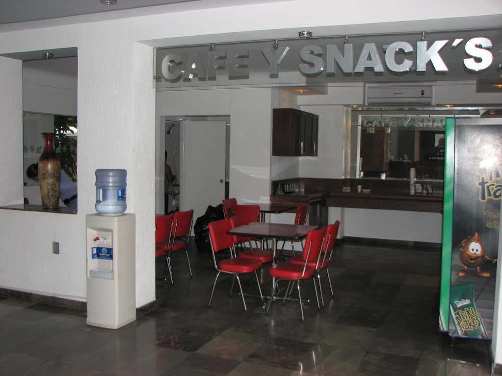 Hotel Y Suites Plaza מנסניו מראה חיצוני תמונה