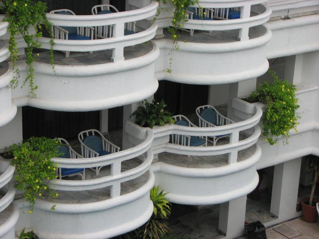 Hotel Y Suites Plaza מנסניו מראה חיצוני תמונה